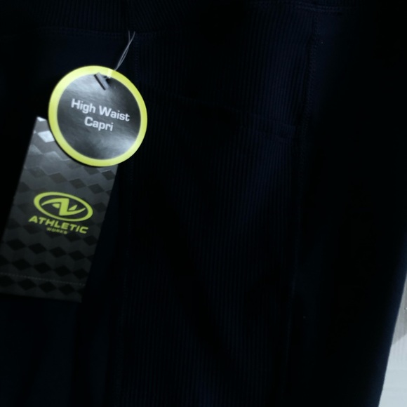 NWT Athletic Leggings - Picture 4 of 4